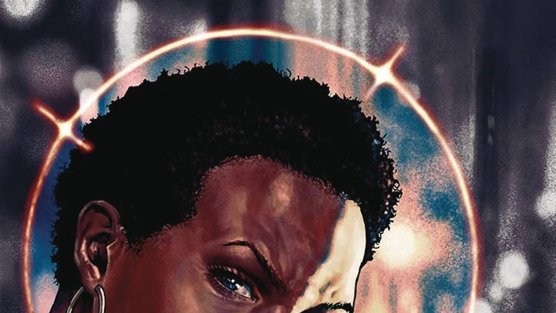 Amanda Waller en gros plan, arme au premier plan, dans un dessin DC Comics