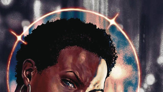 Amanda Waller en gros plan, arme au premier plan, dans un dessin DC Comics