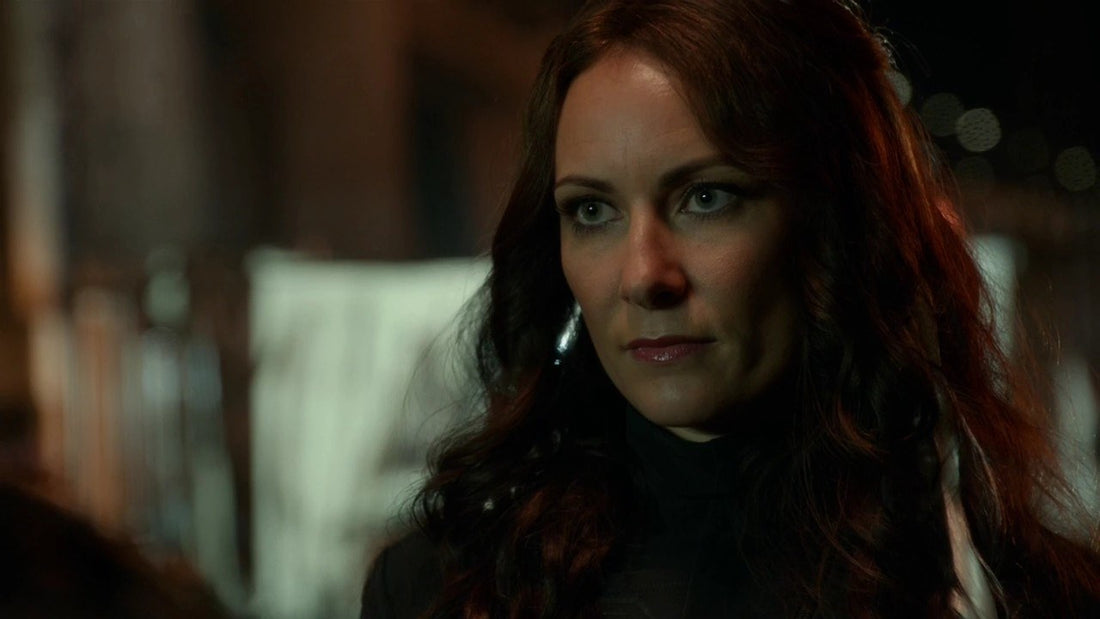 Laura Benanti en Astra In-Ze, cheveux bruns, dans la série Supergirl