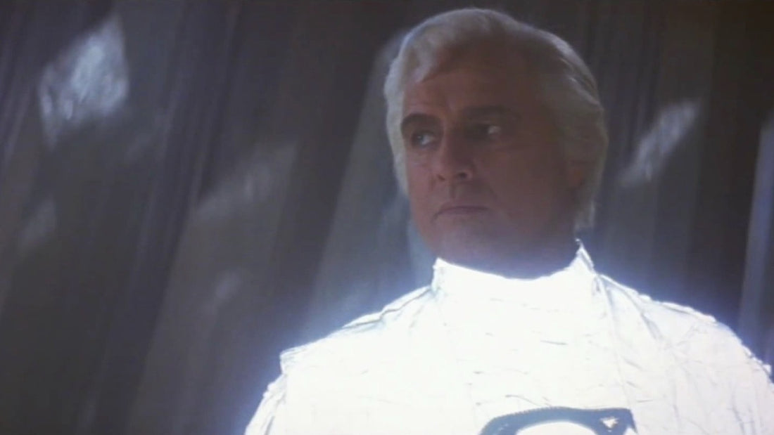 Marlon Brando en Jor-El, tunique blanche au blason de la Maison El, dans Superman (1978)
