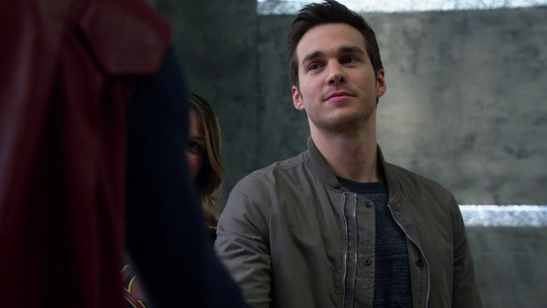 Chris Wood en Mon-El face à Superman dans la série Supergirl
