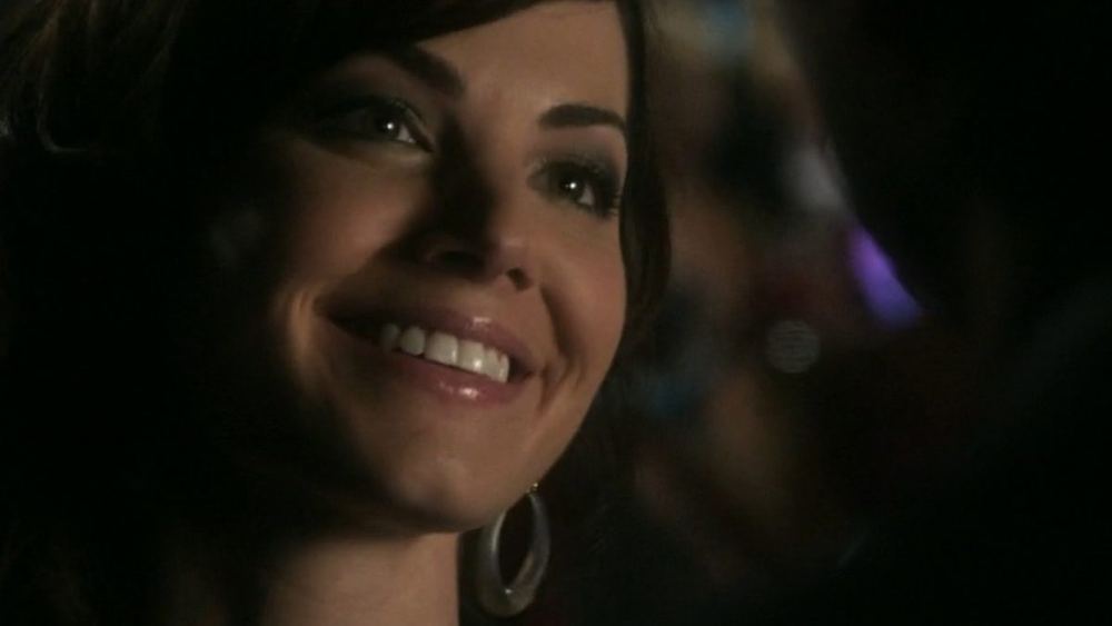Erica Durance en Lois Lane, gros plan souriant, dans Smallville