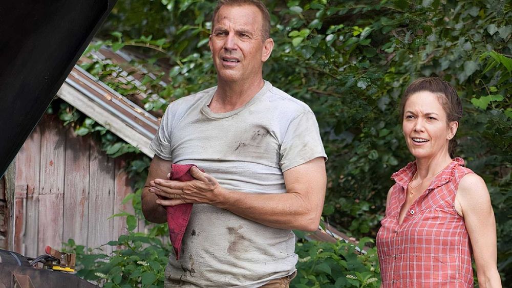 Kevin Costner et Diane Lane en Jonathan et Martha Kent, t-shirt taché et chemise à carreaux, ferme de Man of Steel