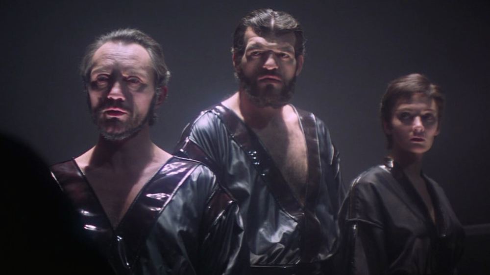 Jack O'Halloran en Non, au centre, entre Zod et Ursa dans Superman II